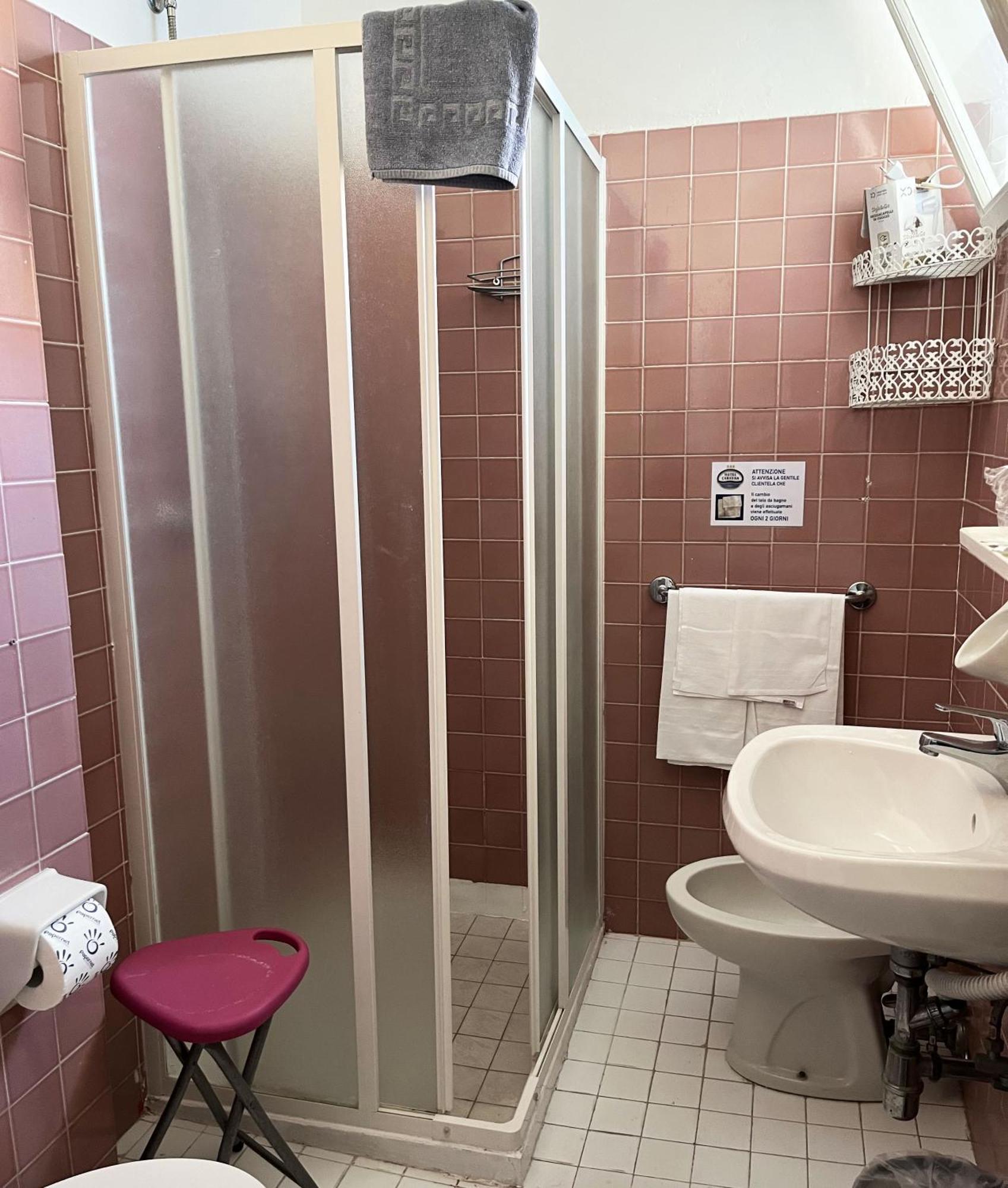 Hotel Caravan B&B 佩萨罗 外观 照片
