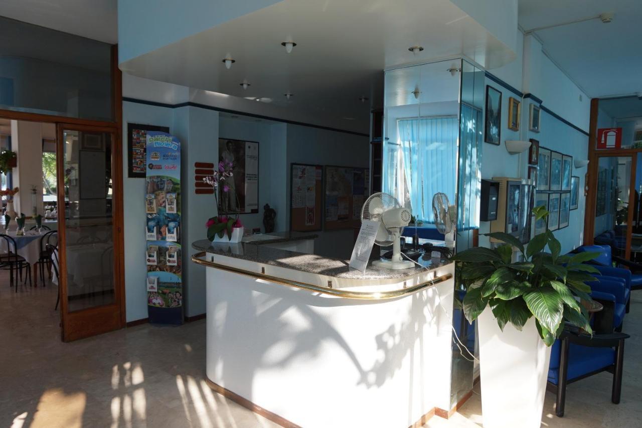 Hotel Caravan B&B 佩萨罗 外观 照片